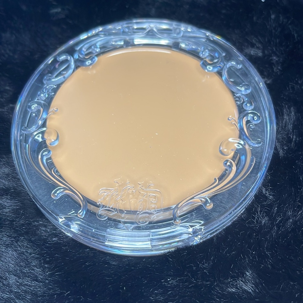 KVD Good Apple Medium 051 Skin-Perfecting Hydrating Foundation Balm - Picture 5 of 6